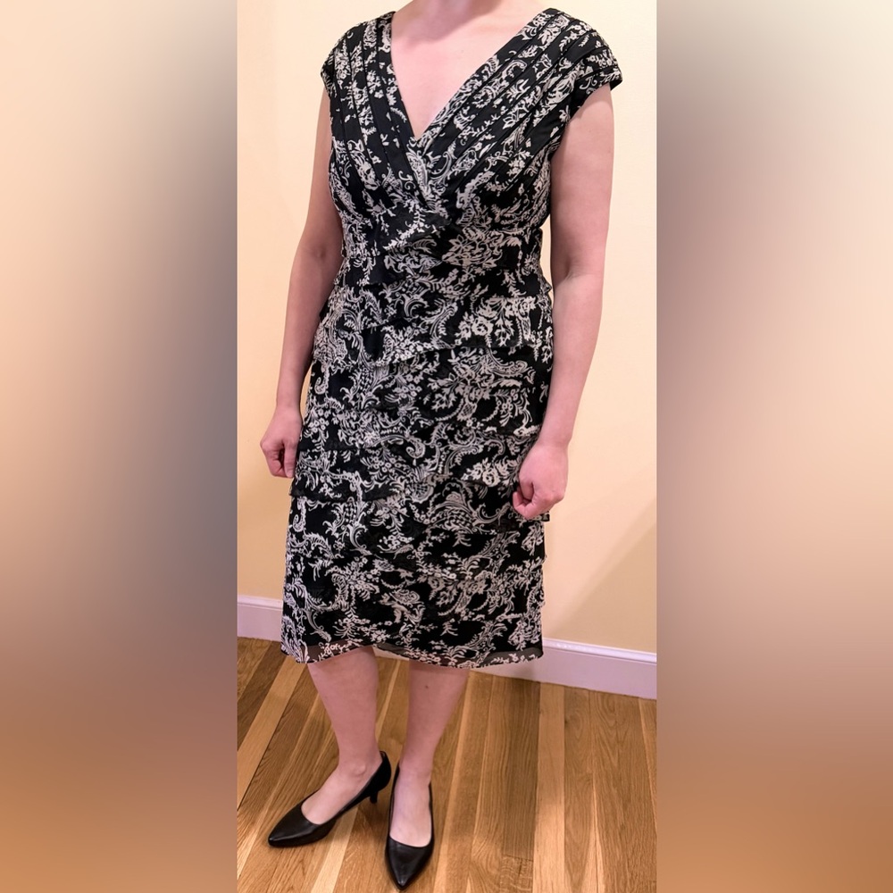 Adrianna Papell Black&White Tiered Shutter Pleat, Floral-Print, Lined Midi Dress
